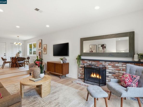 1400 Whitman Rd, Concord CA 94518