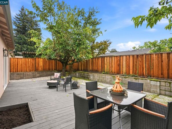 1400 Whitman Rd, Concord CA 94518