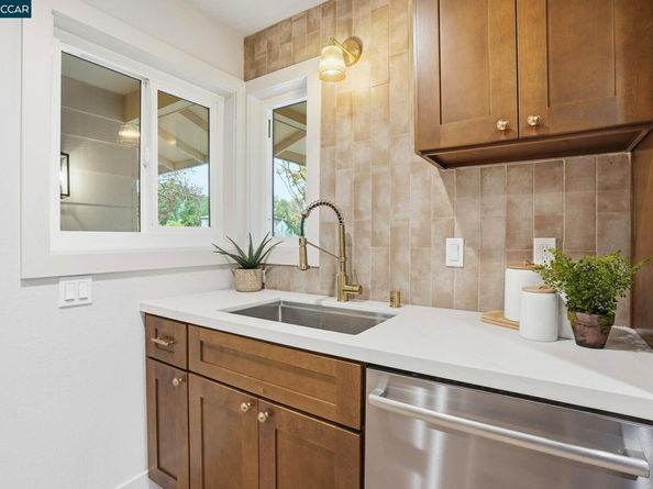 1400 Whitman Rd, Concord CA 94518