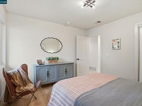 1400 Whitman Rd, Concord CA 94518