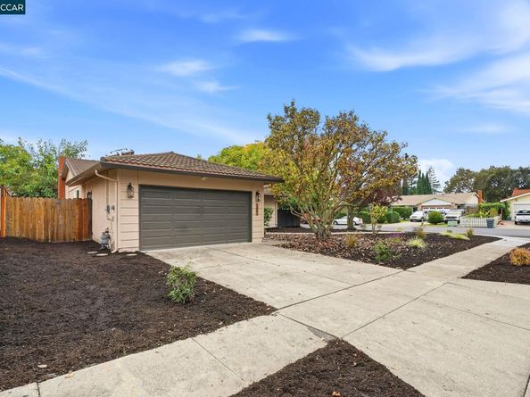 1400 Whitman Rd, Concord CA 94518