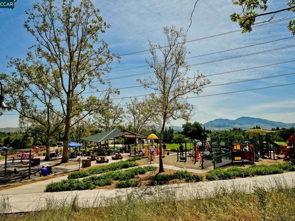 1566 Ashwood Dr, Martinez CA 94553