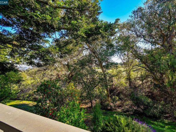 1566 Ashwood Dr, Martinez CA 94553