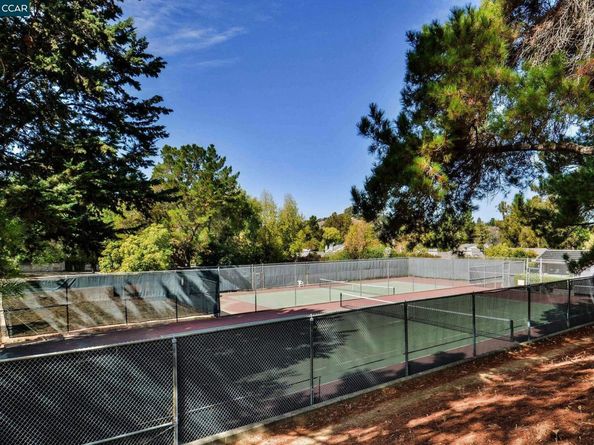 1566 Ashwood Dr, Martinez CA 94553