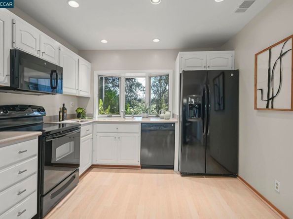 1566 Ashwood Dr, Martinez CA 94553