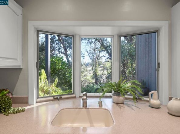 1566 Ashwood Dr, Martinez CA 94553