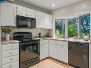 1566 Ashwood Dr, Martinez CA 94553