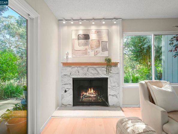 1566 Ashwood Dr, Martinez CA 94553