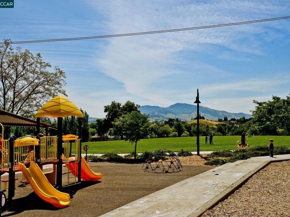 1566 Ashwood Dr, Martinez CA 94553