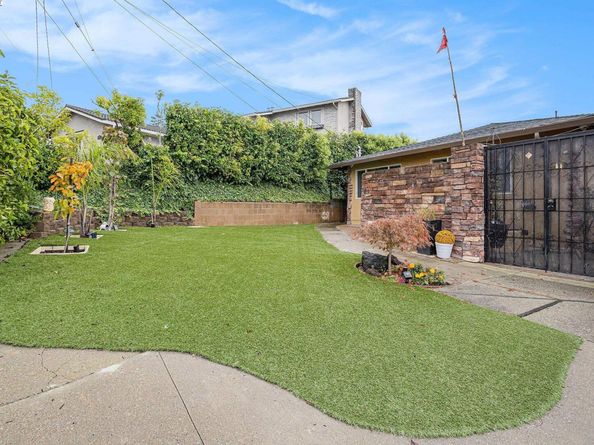 3393 Oakes Dr, Hayward CA 94542