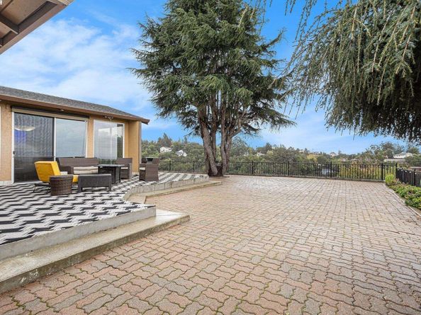 3393 Oakes Dr, Hayward CA 94542