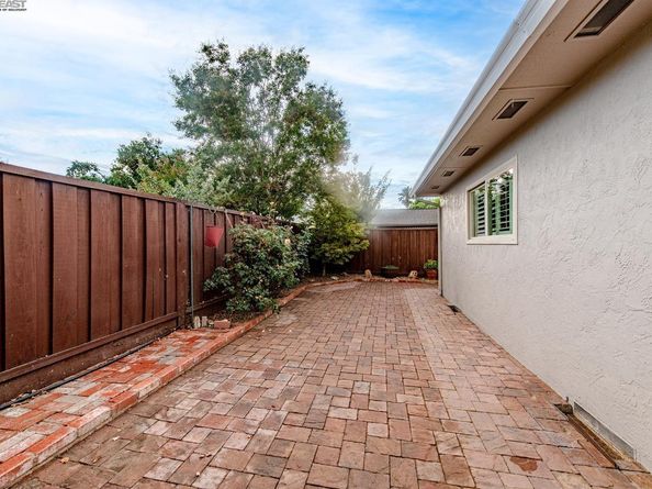 851 Carmel Ave, Livermore CA 94550