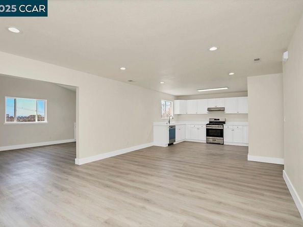 3251 Hyde Street, Oakland CA 94601