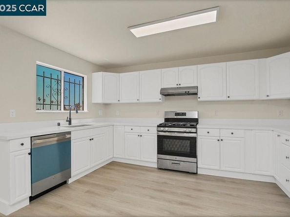 3251 Hyde Street, Oakland CA 94601