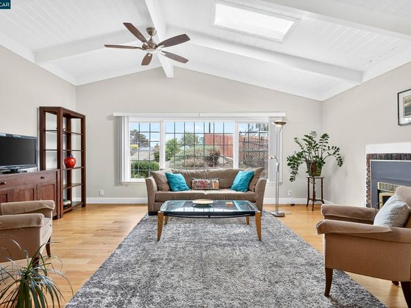 594 Summit Dr, Pinole CA 94564
