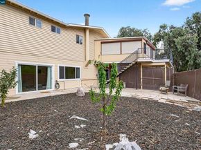 594 Summit Dr, Pinole CA 94564
