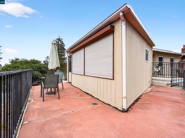 594 Summit Dr, Pinole CA 94564