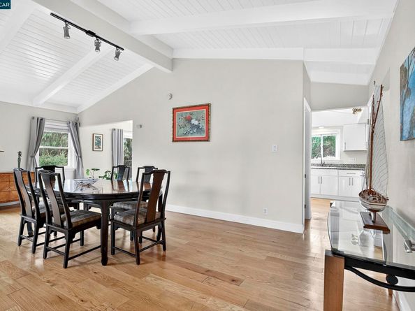 594 Summit Dr, Pinole CA 94564