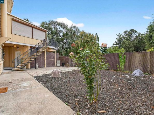 594 Summit Dr, Pinole CA 94564