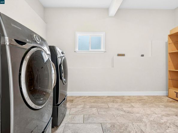 594 Summit Dr, Pinole CA 94564