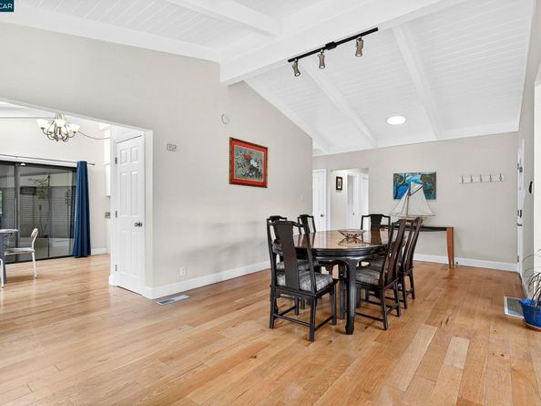 594 Summit Dr, Pinole CA 94564