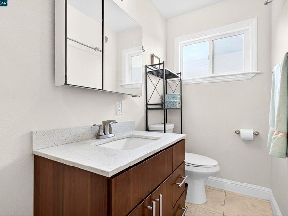 594 Summit Dr, Pinole CA 94564
