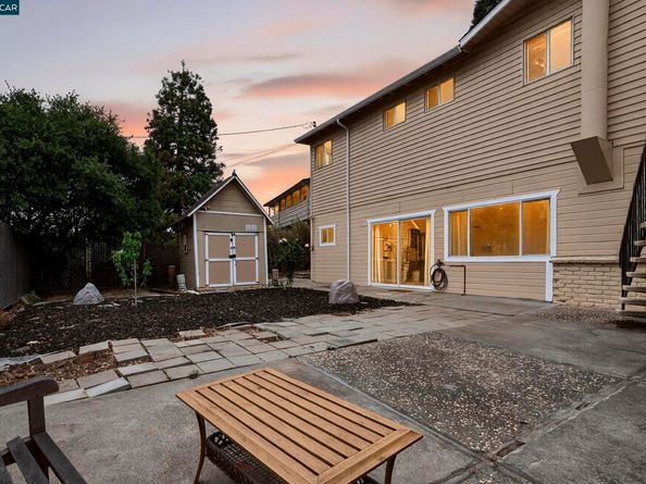 594 Summit Dr, Pinole CA 94564