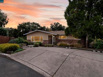 594 Summit Dr