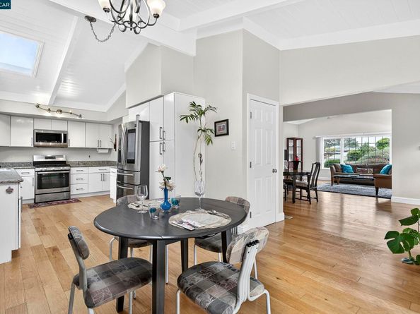 594 Summit Dr, Pinole CA 94564