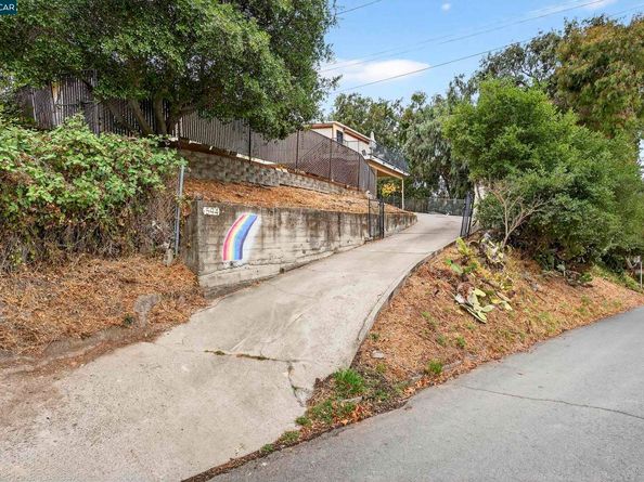 594 Summit Dr, Pinole CA 94564