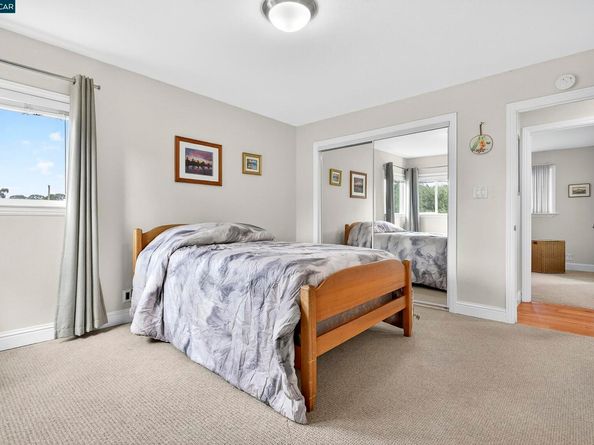 594 Summit Dr, Pinole CA 94564