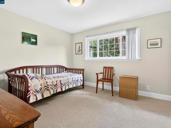 594 Summit Dr, Pinole CA 94564