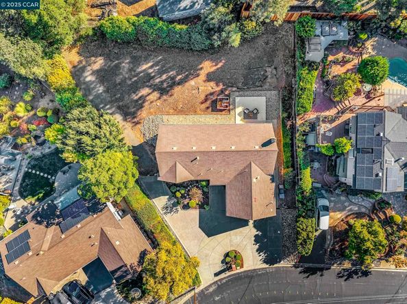 5872 Herriman Dr, Clayton CA 94517