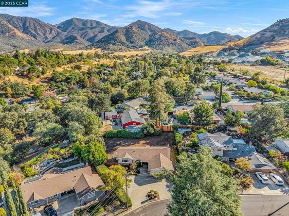 5872 Herriman Dr, Clayton CA 94517