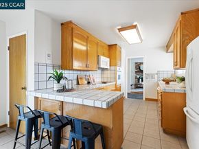 1293 Vistagrand Dr, San Leandro CA 94577
