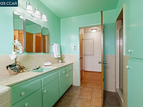 1293 Vistagrand Dr, San Leandro CA 94577