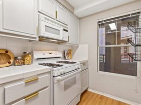200 Caldecott Ln 206, Oakland CA 94618