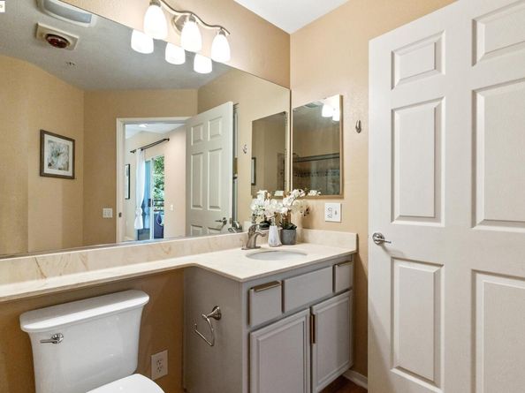 200 Caldecott Ln 206, Oakland CA 94618