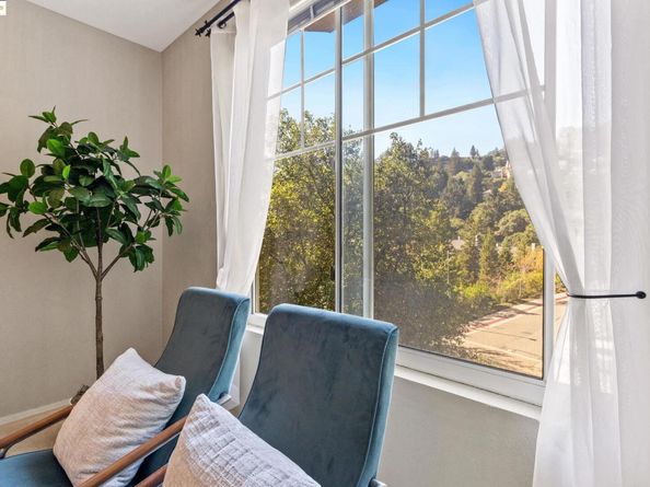 200 Caldecott Ln 206, Oakland CA 94618