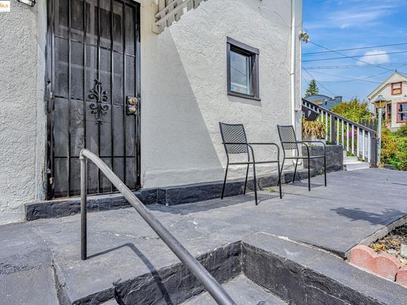 725 E 21St St, Oakland CA 94606