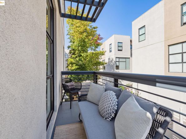 94 City Limits Cir, Oakland CA 94608