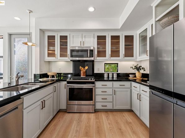 94 City Limits Cir, Oakland CA 94608