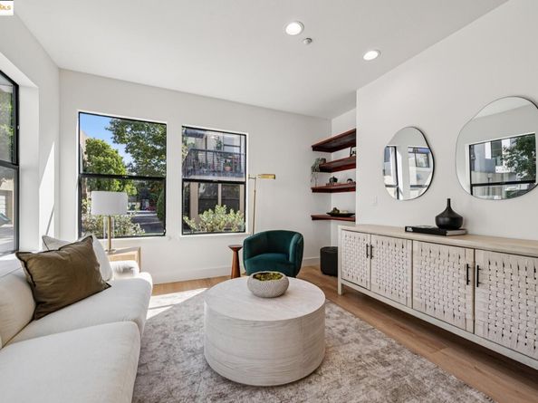 94 City Limits Cir, Oakland CA 94608