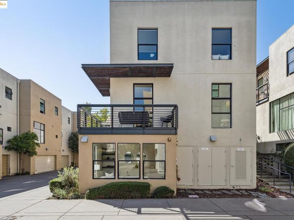 94 City Limits Cir, Oakland CA 94608