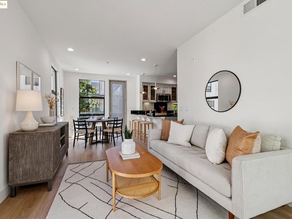 94 City Limits Cir, Oakland CA 94608