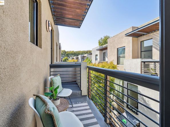 94 City Limits Cir, Oakland CA 94608