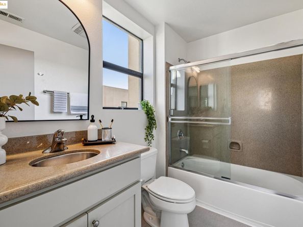 94 City Limits Cir, Oakland CA 94608