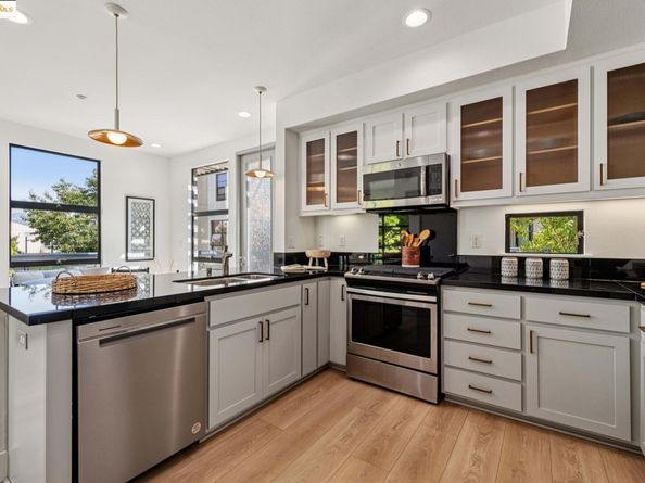 94 City Limits Cir, Oakland CA 94608