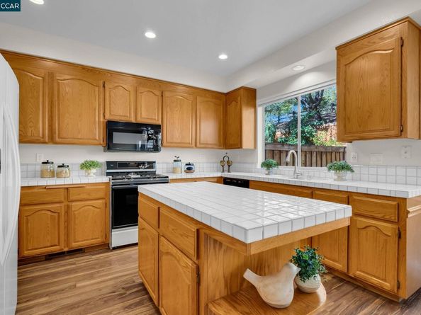 337 Saclan Terrace, Clayton CA 94517