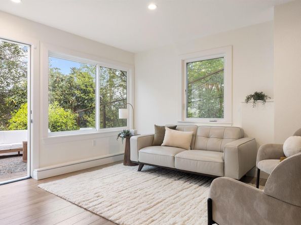 8040 Crest, Oakland CA 94605